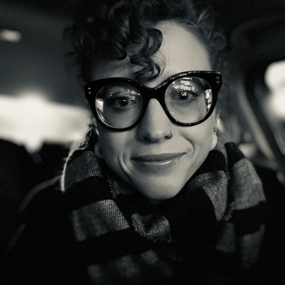 Meet your Posher, Maggie - Picture 2 of 3